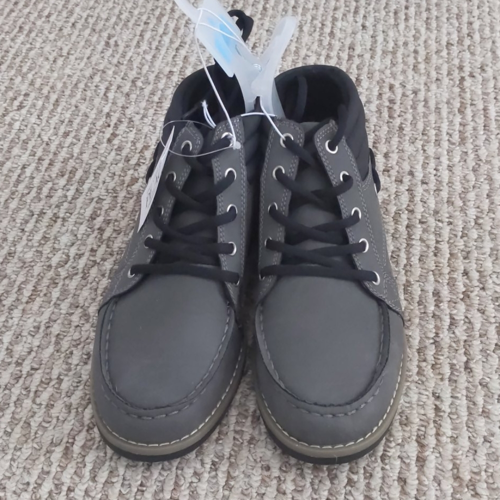 Boys Boots NWT size 4